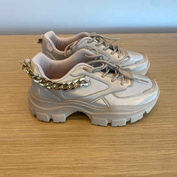 🌟 Retro Gold🌟Sneakers with Gold Chains - one of a kind! - Picture 7 of 12